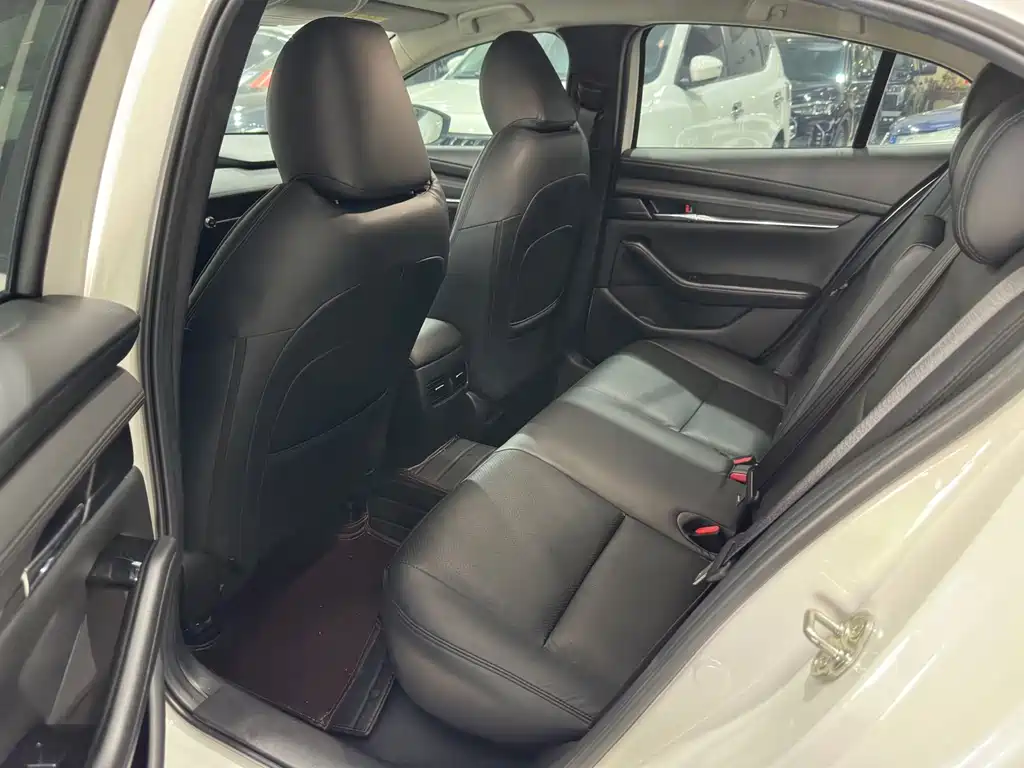 Mazda 3 Axela — миниатюра 10