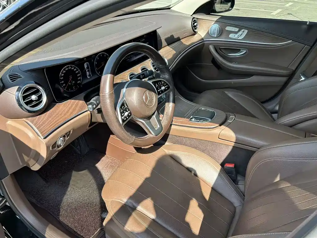 Mercedes-Benz E-Class — миниатюра 9