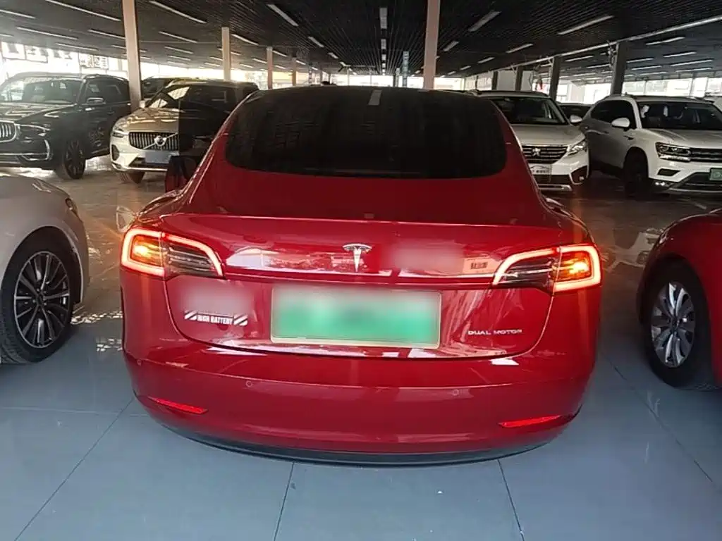 Tesla Model 3 — миниатюра 6