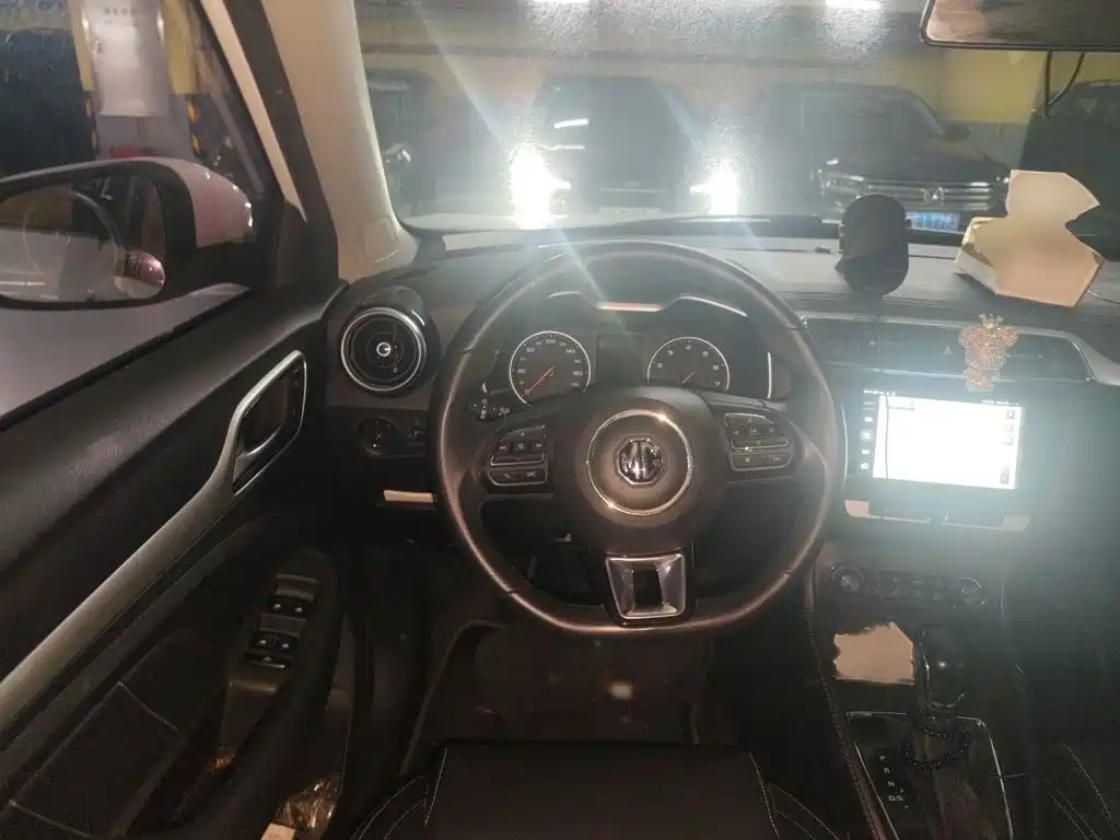 MG ZS — миниатюра 3