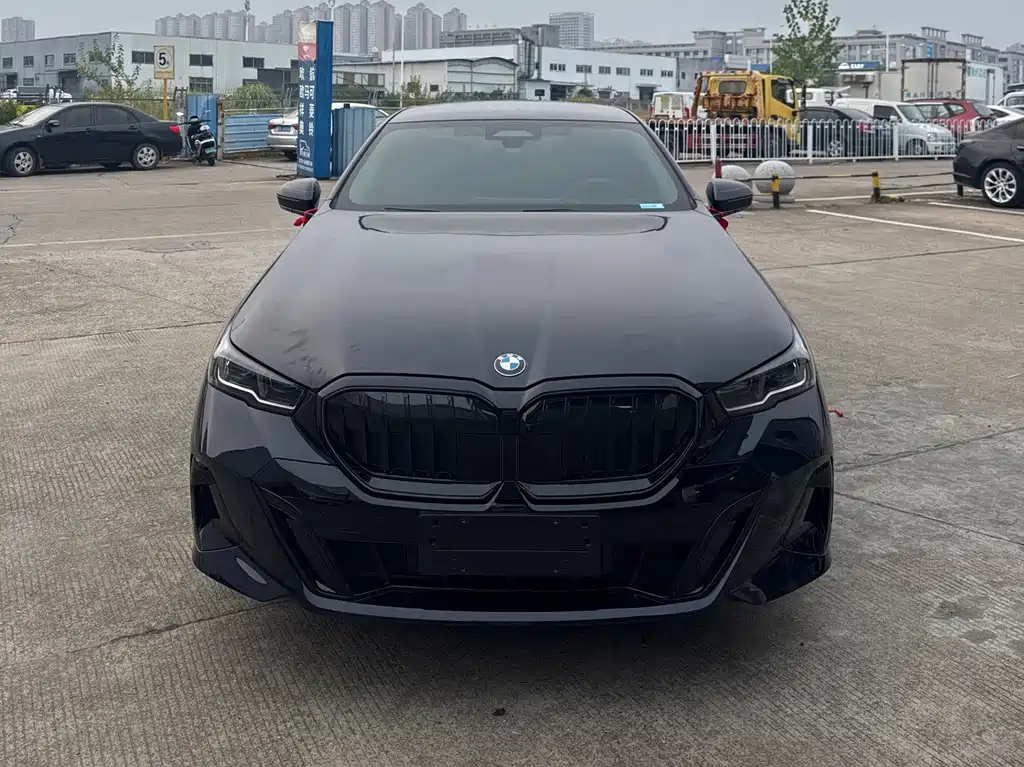 BMW 5 Series — миниатюра 2