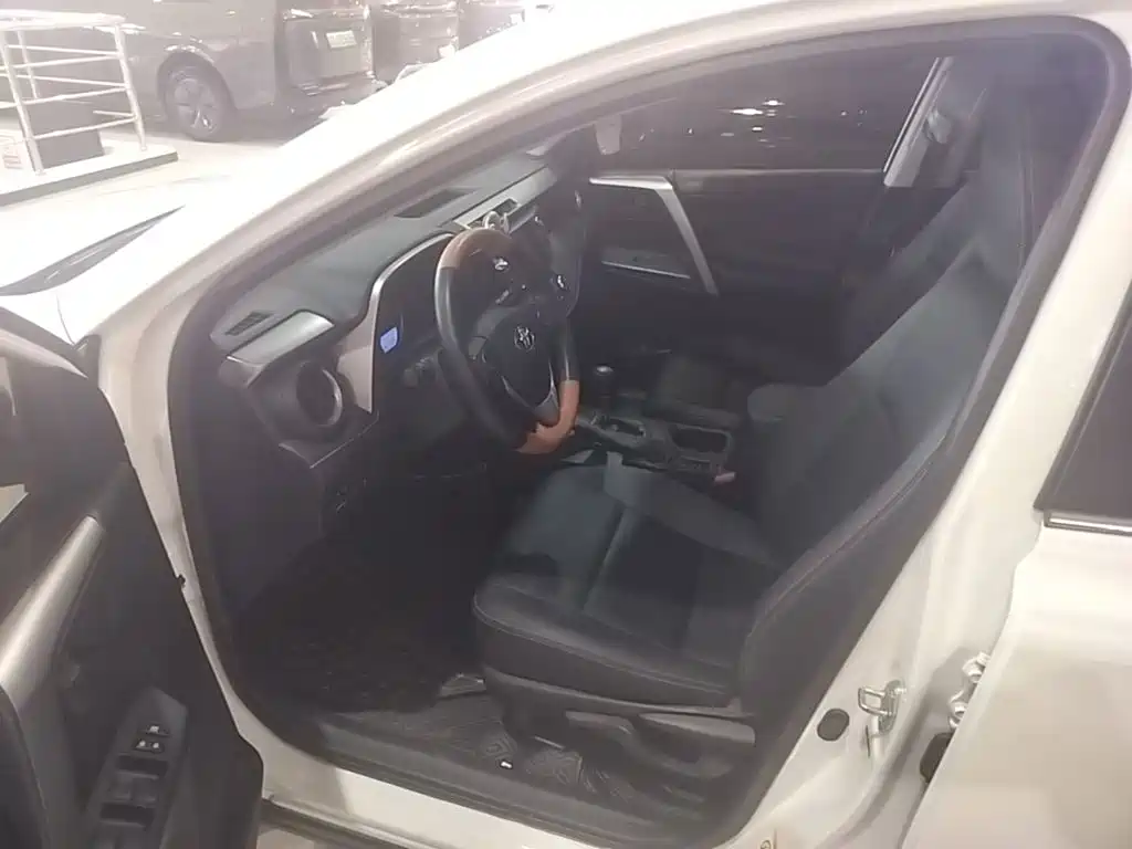 Toyota RAV4 — миниатюра 16
