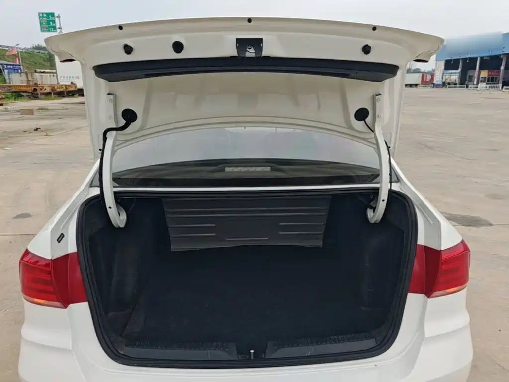 Volkswagen Santana — миниатюра 19