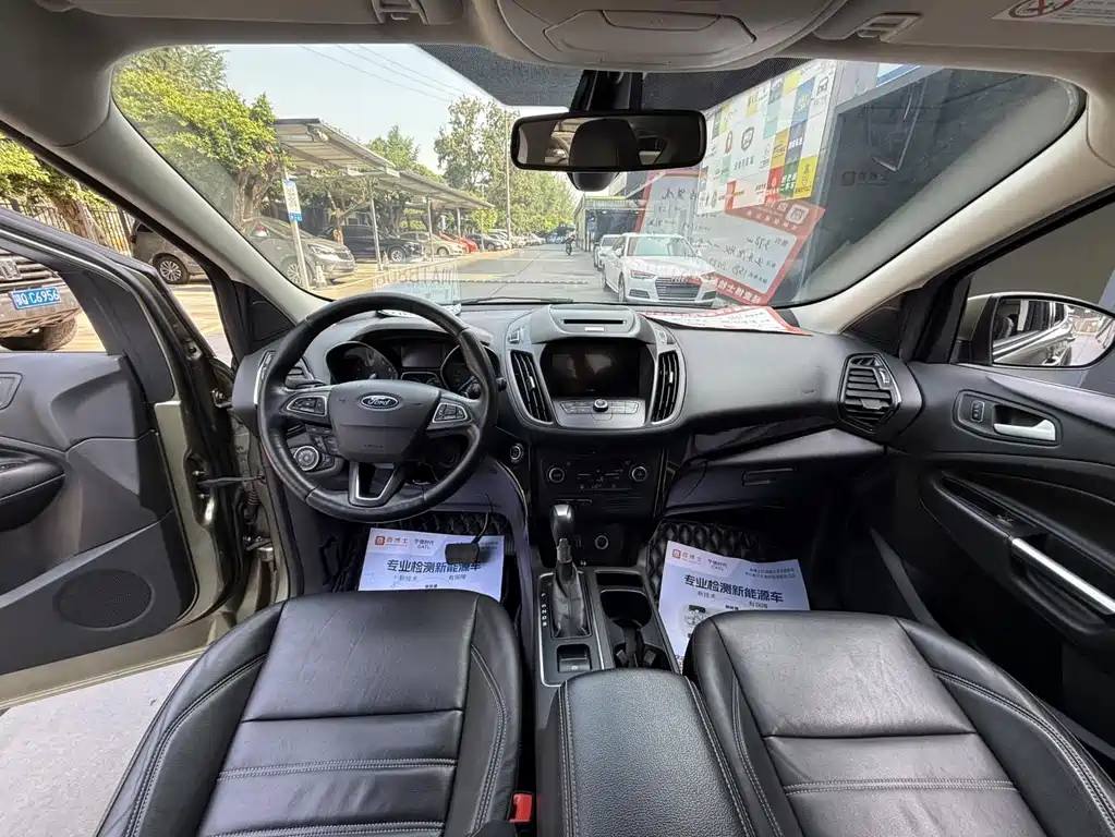 Ford Kuga — миниатюра 10