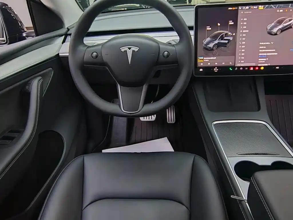 TESLA MODEL Y