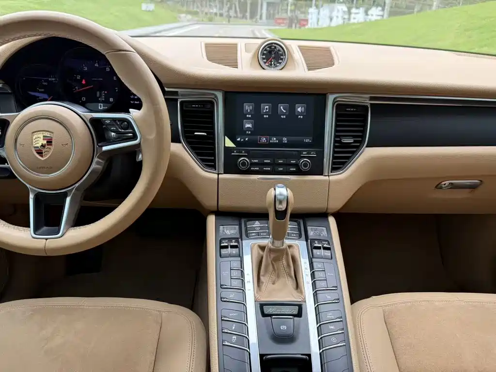 Porsche Macan — миниатюра 13