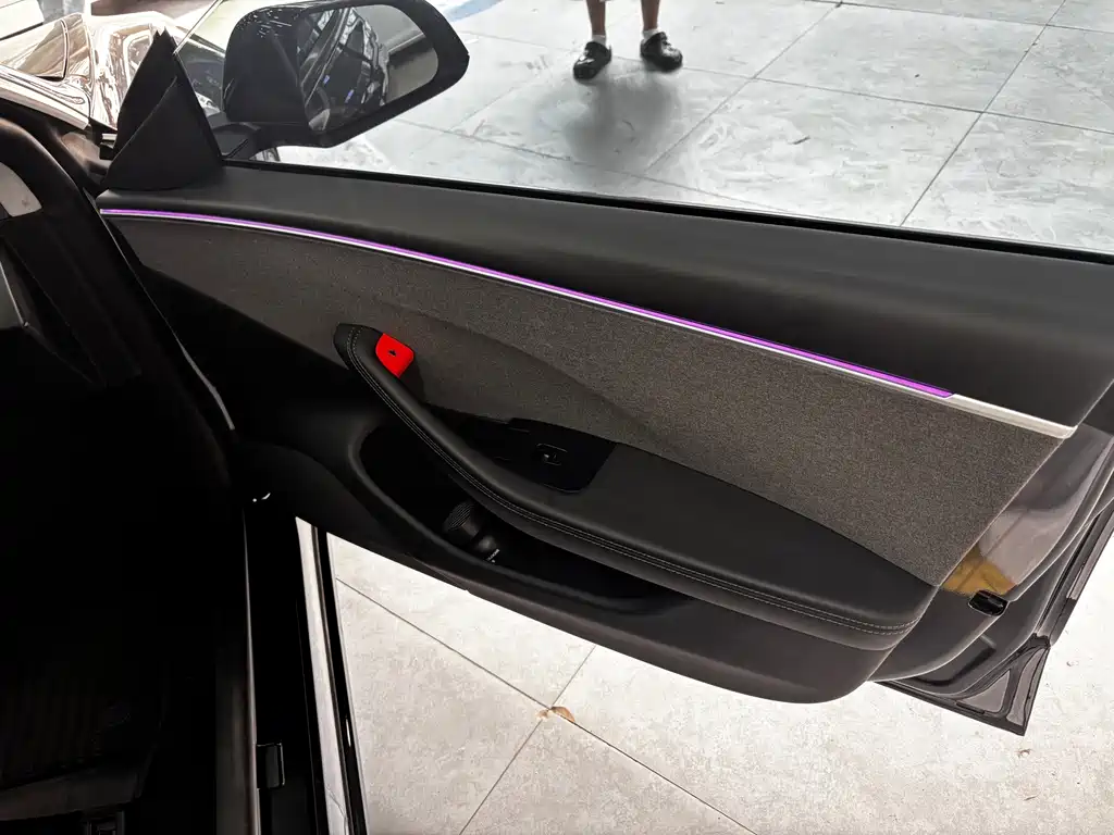 Tesla Model 3 — миниатюра 9