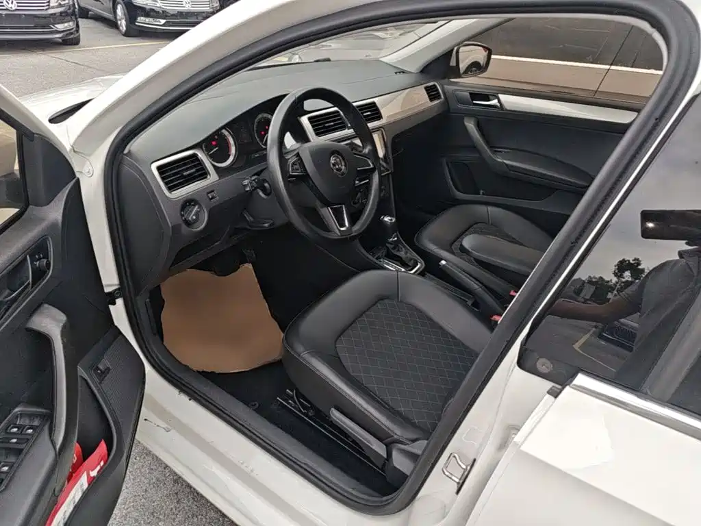 Skoda Rapid — миниатюра 15