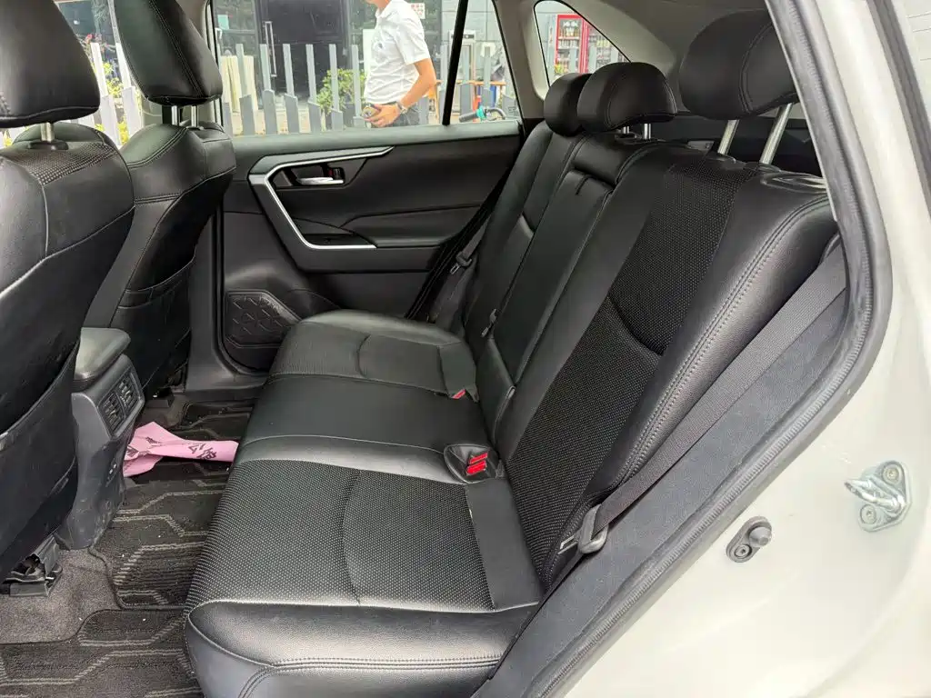 Toyota RAV4 — миниатюра 12