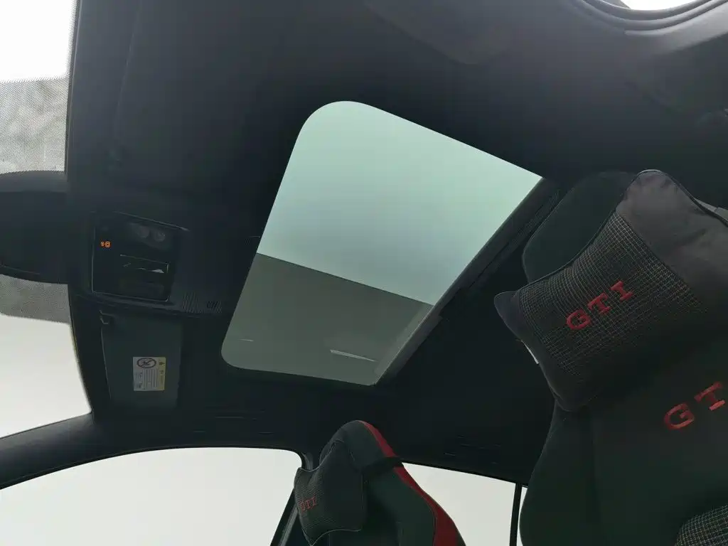 Volkswagen Golf GTI — миниатюра 14