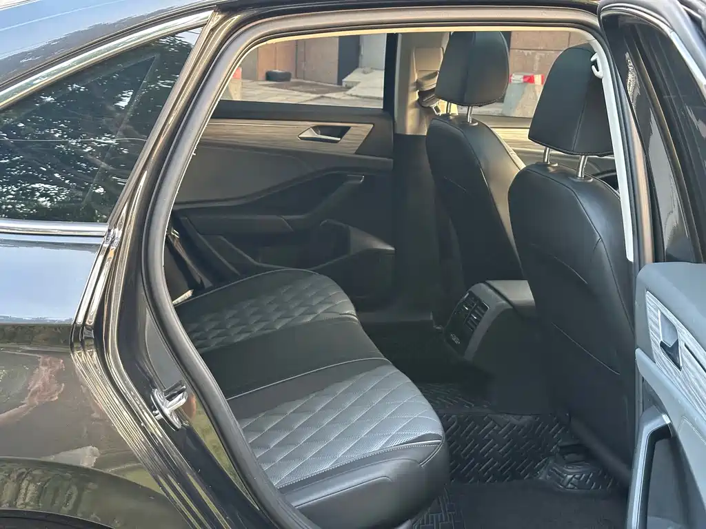 Volkswagen Sagitar — миниатюра 6