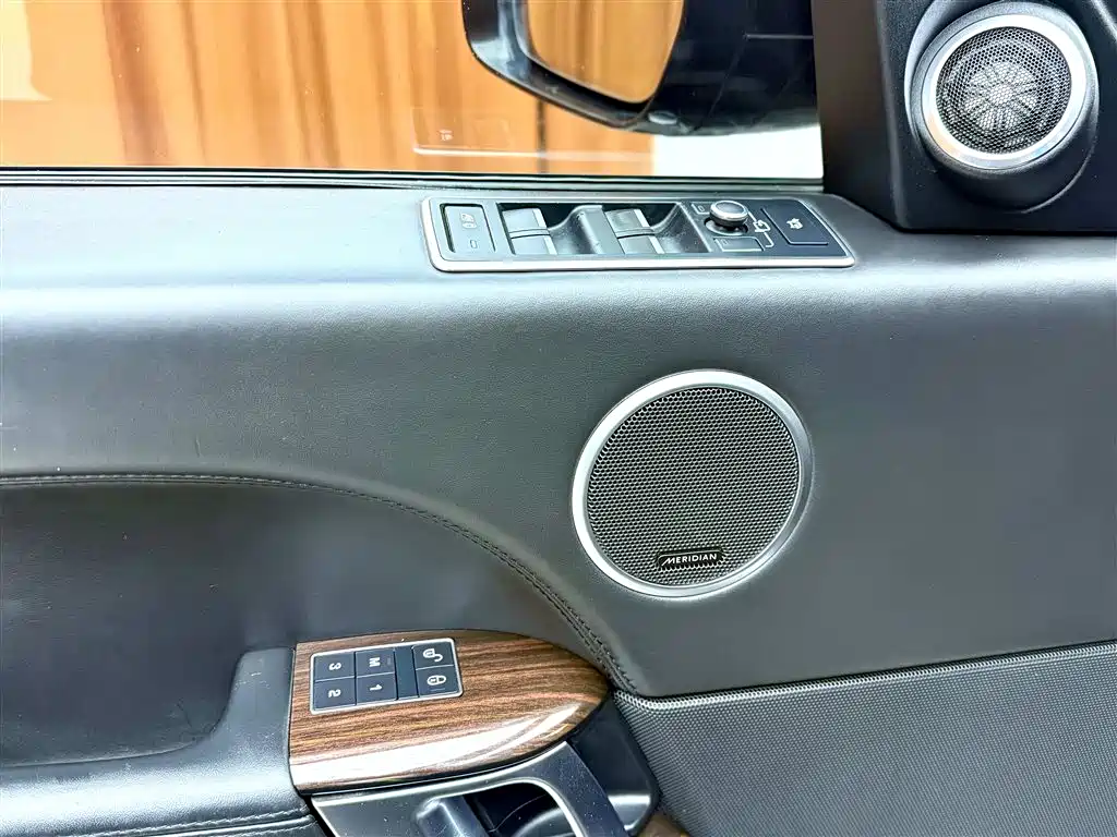 Land Rover Range Rover — миниатюра 15