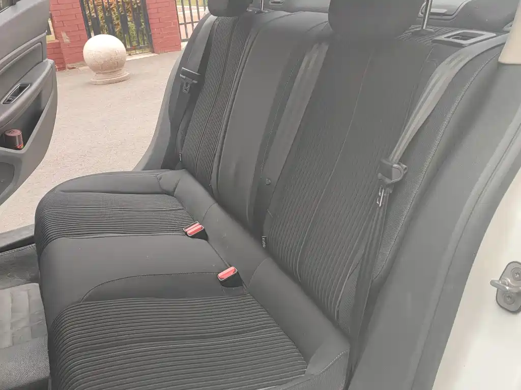 Peugeot 408 1.8L Manual Leading Edition, фото 8