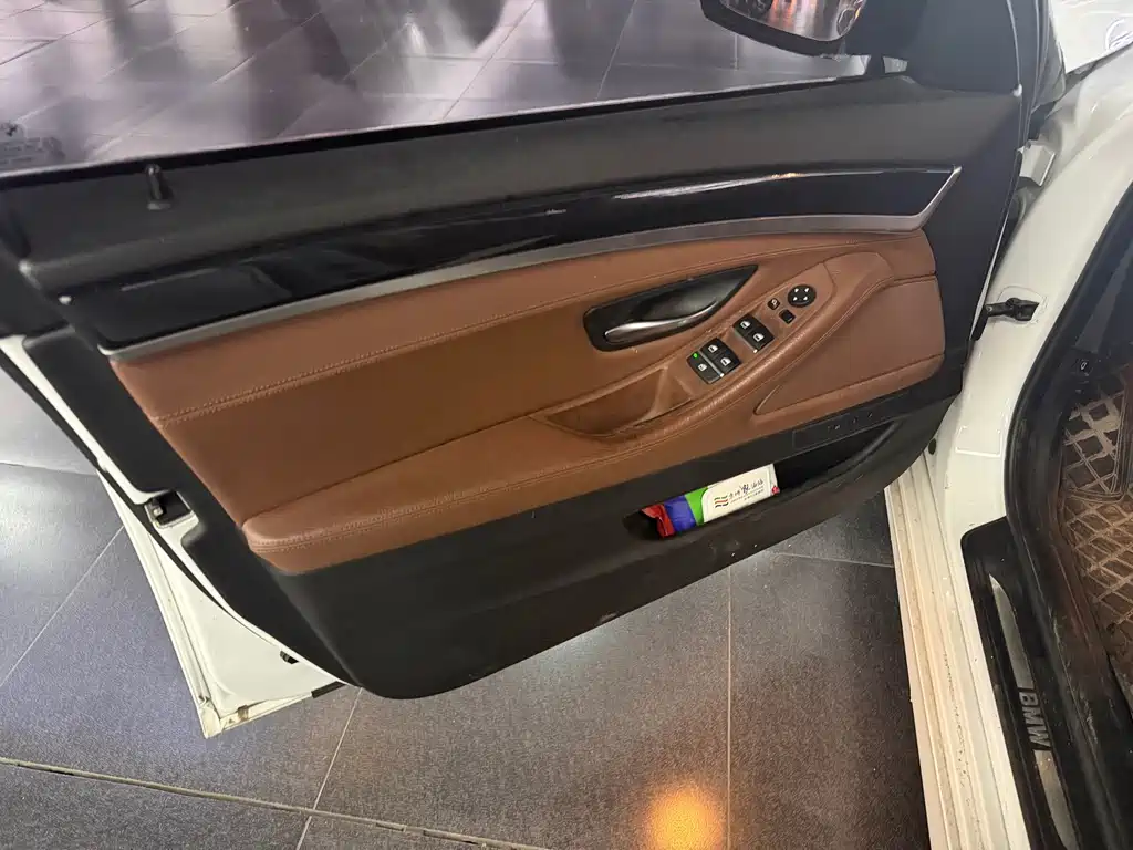 BMW 5 Series — миниатюра 9