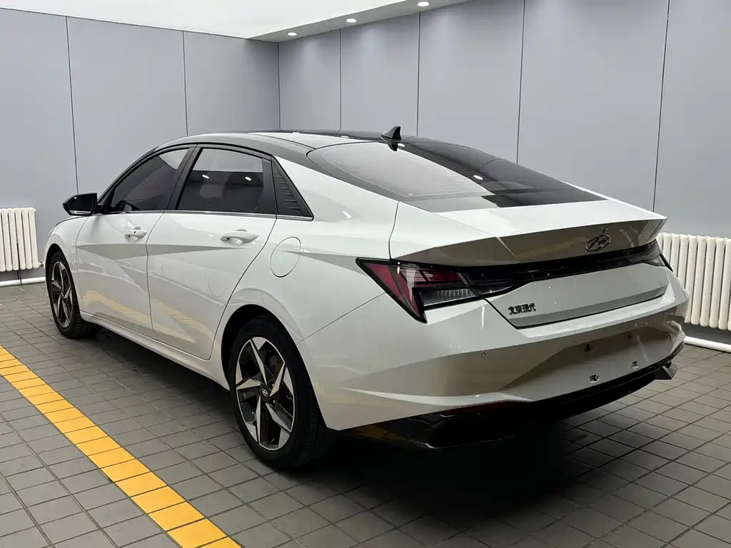 Hyundai Elantra — миниатюра 4
