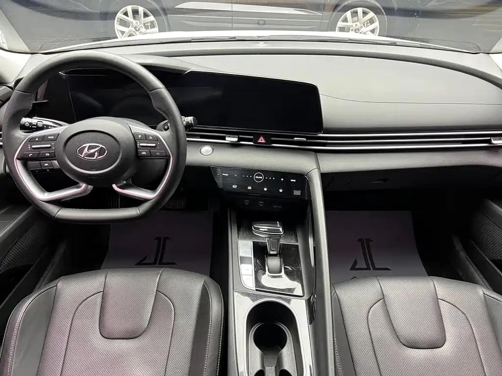 Hyundai Elantra — миниатюра 9