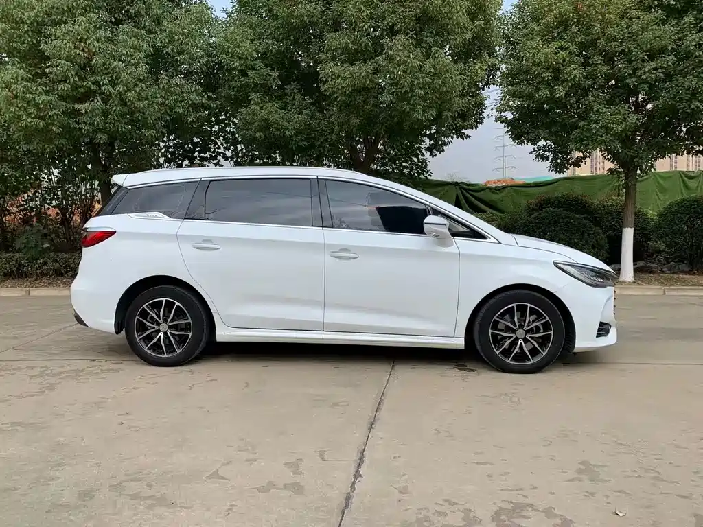 BYD MAX — миниатюра 9