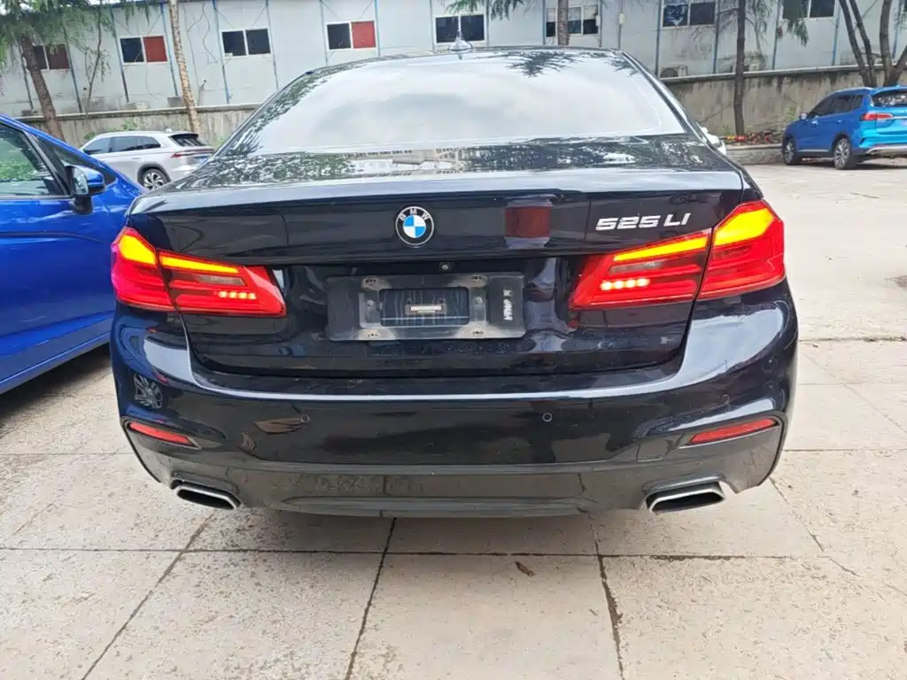 BMW 5 Series — миниатюра 6