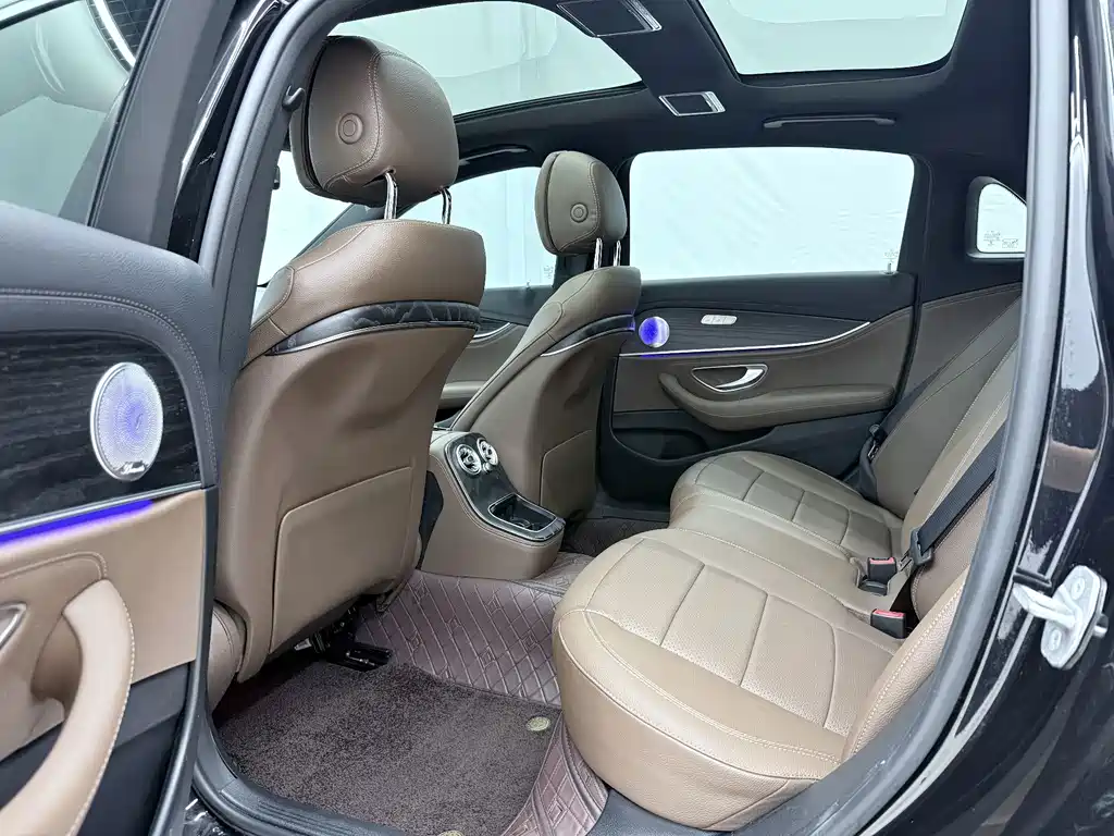 Mercedes-Benz E-Class — миниатюра 10