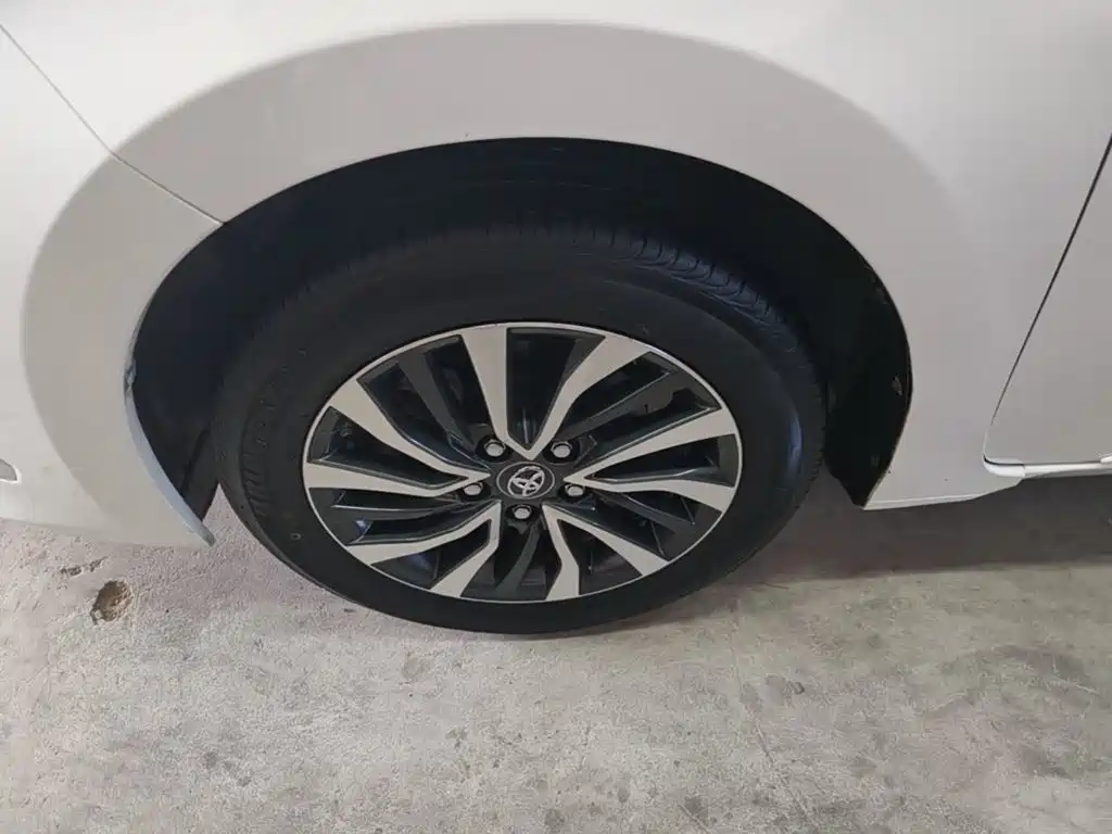 Toyota Corolla Hybrid — миниатюра 23