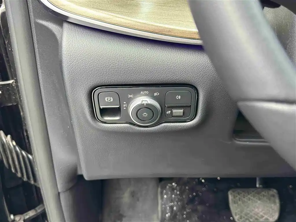 MERCEDES-BENZ V CLASS