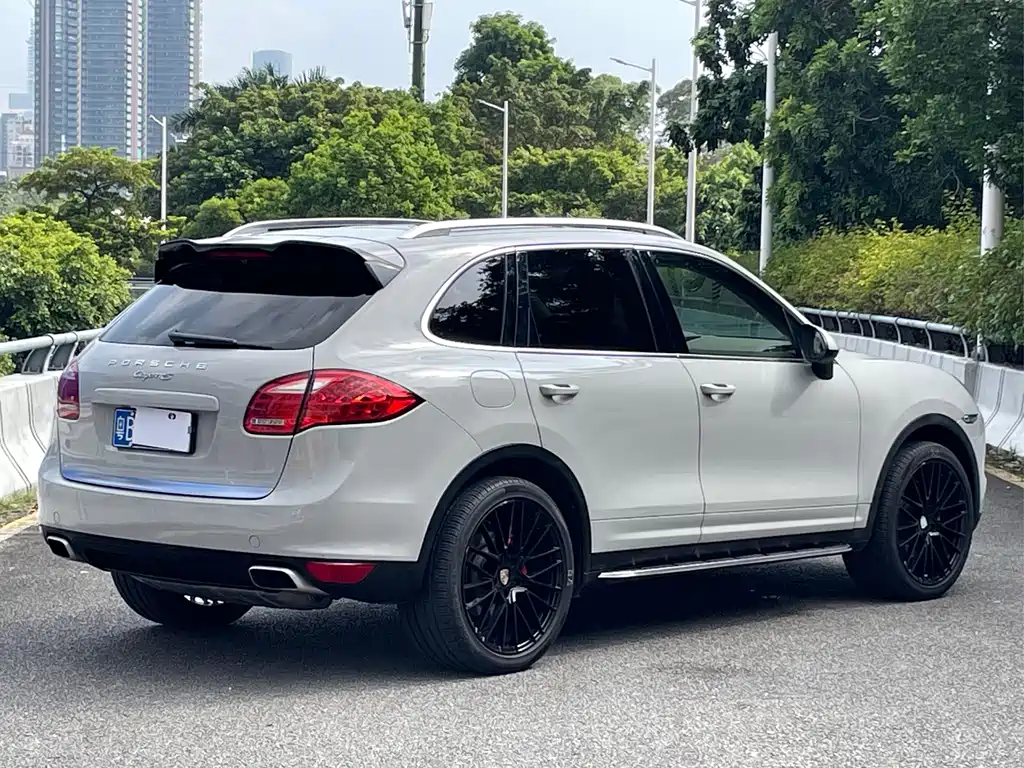 Porsche Cayenne — миниатюра 3