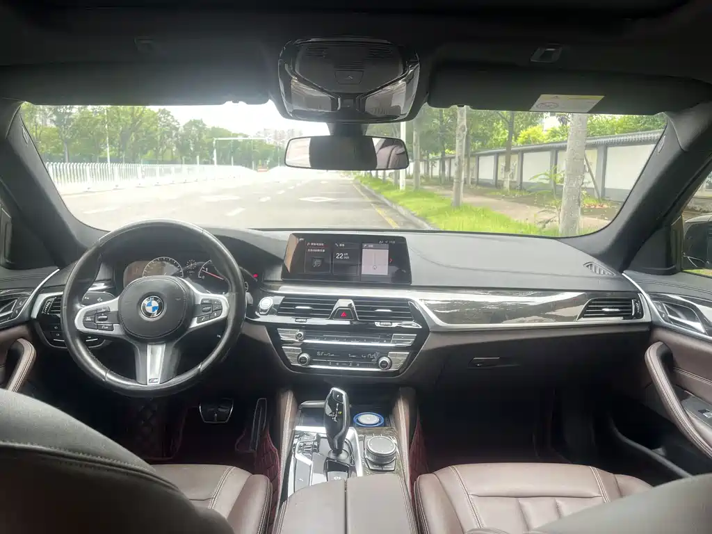 BMW 5 Series — миниатюра 7