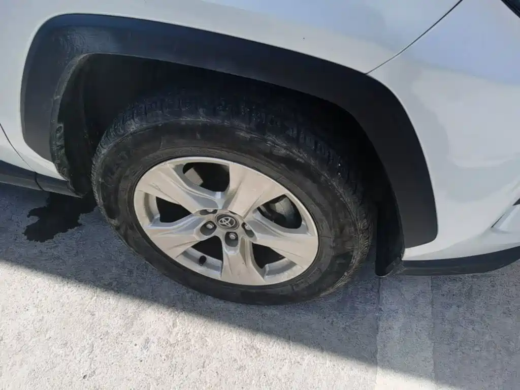 Toyota RAV4 — миниатюра 12
