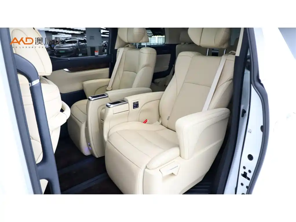 Toyota Alphard — миниатюра 7