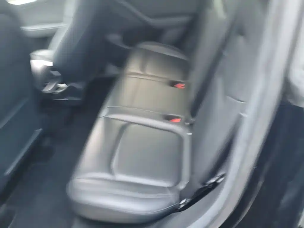 Tesla Model Y — миниатюра 17