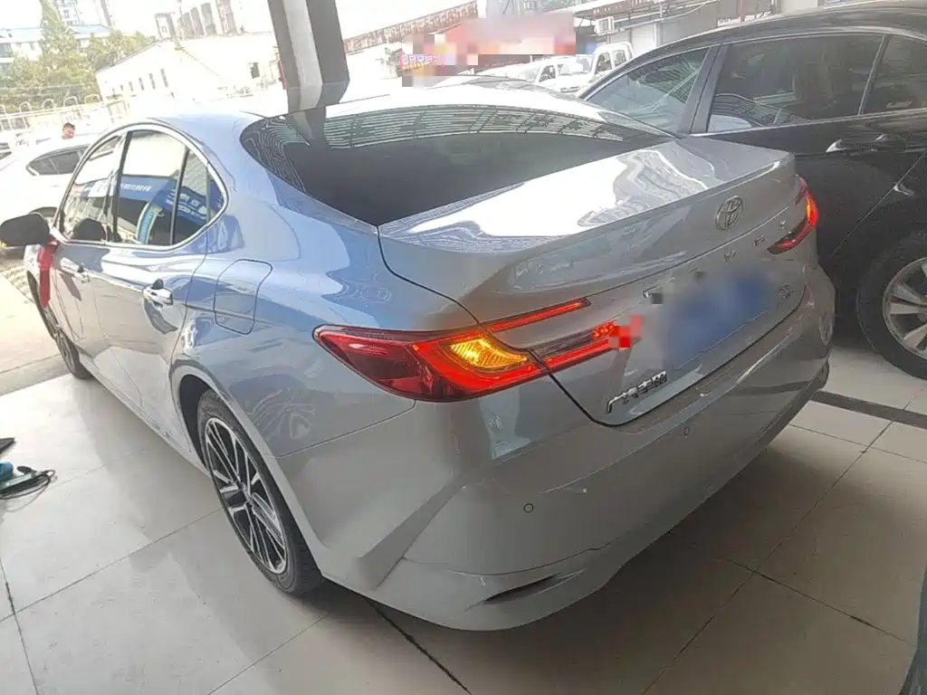 Toyota Camry — миниатюра 5