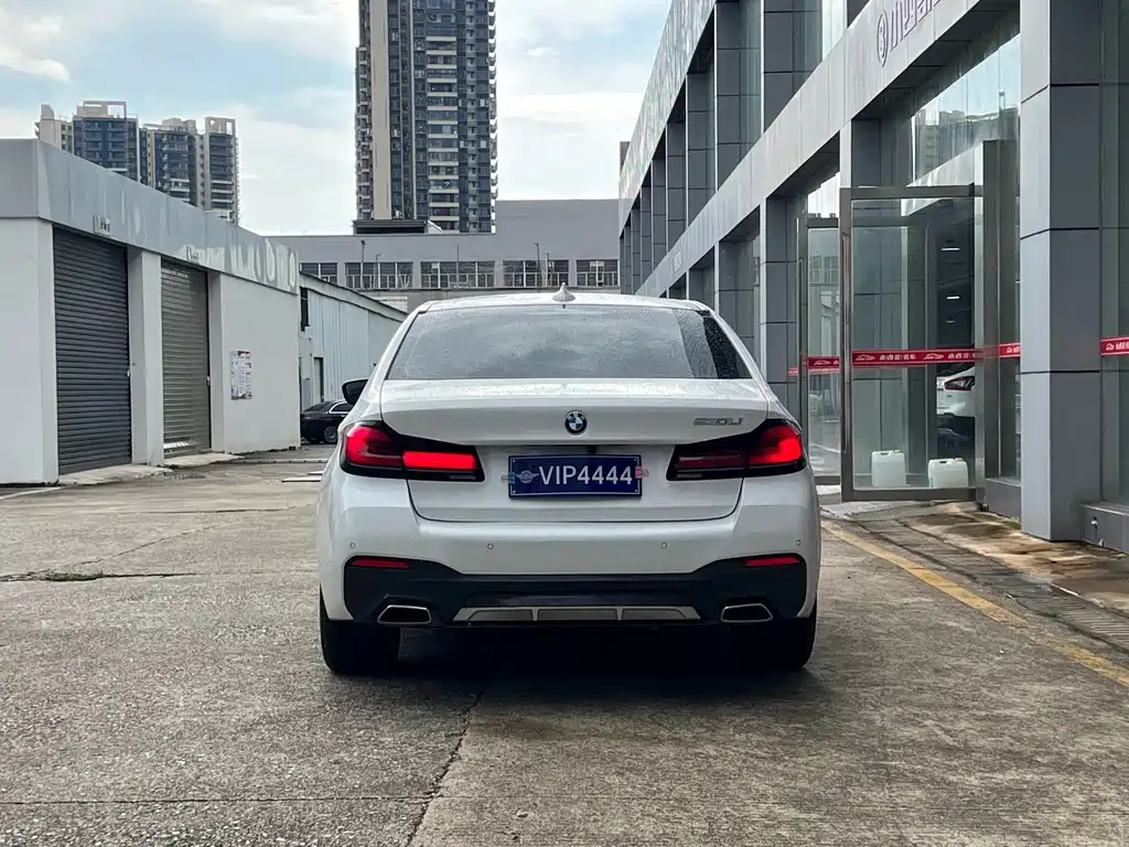 BMW 5 Series — миниатюра 5