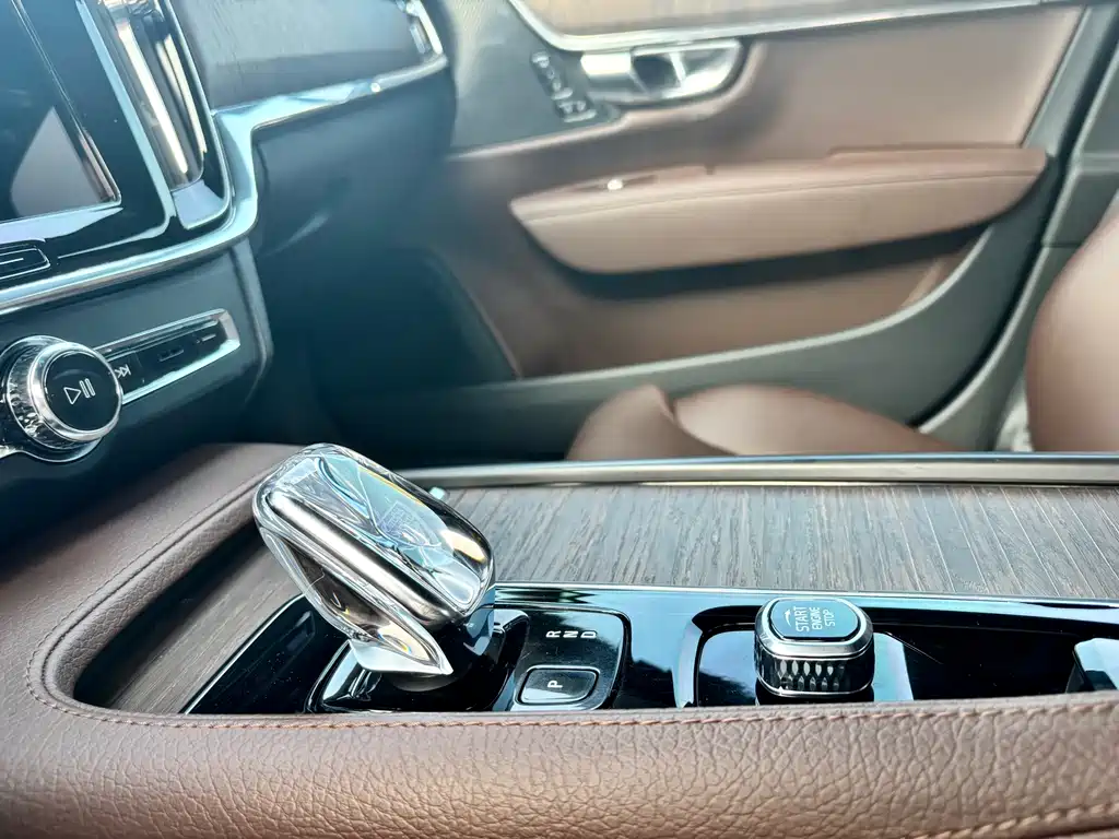 Volvo S90 — миниатюра 18
