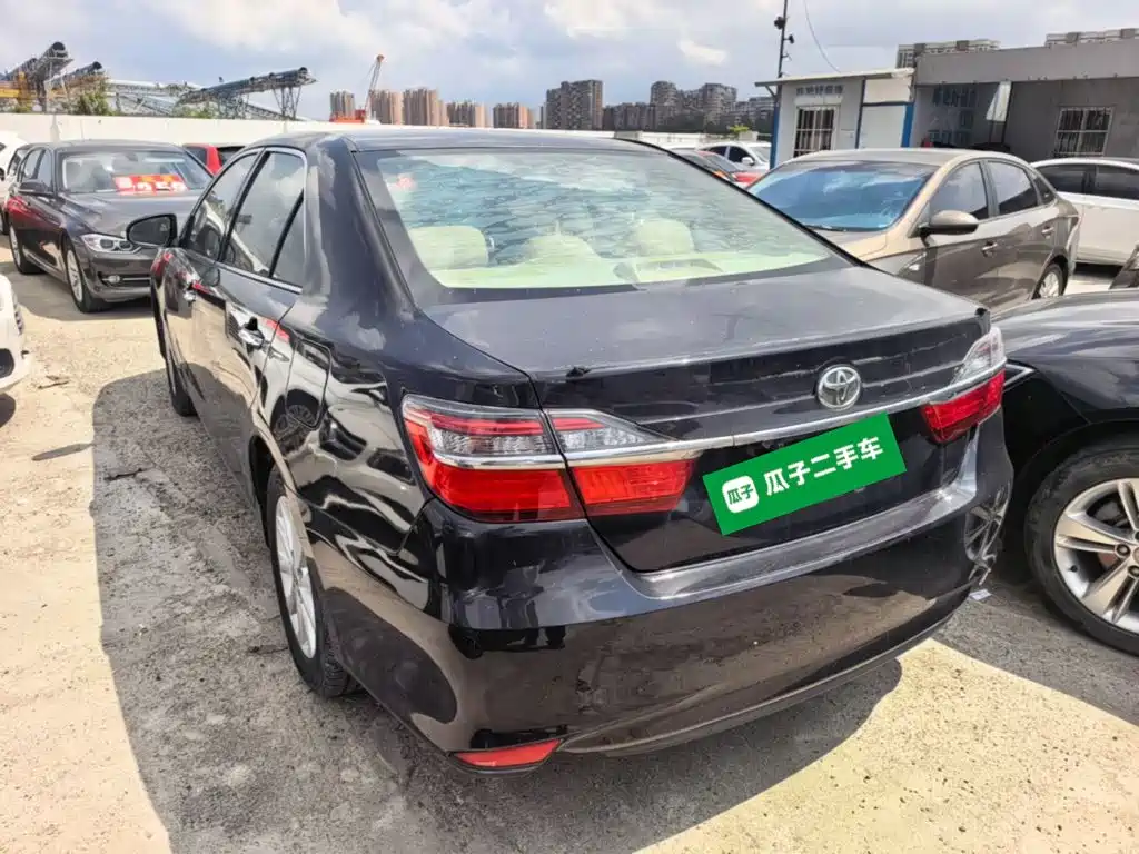 Toyota Camry — миниатюра 5