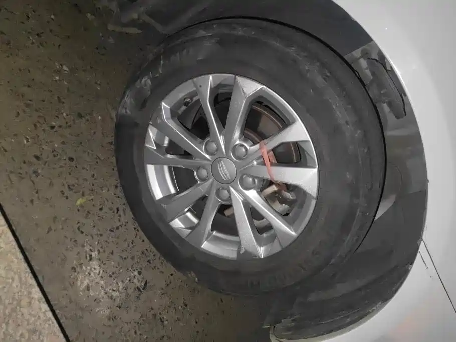 Geely Emgrand — миниатюра 6