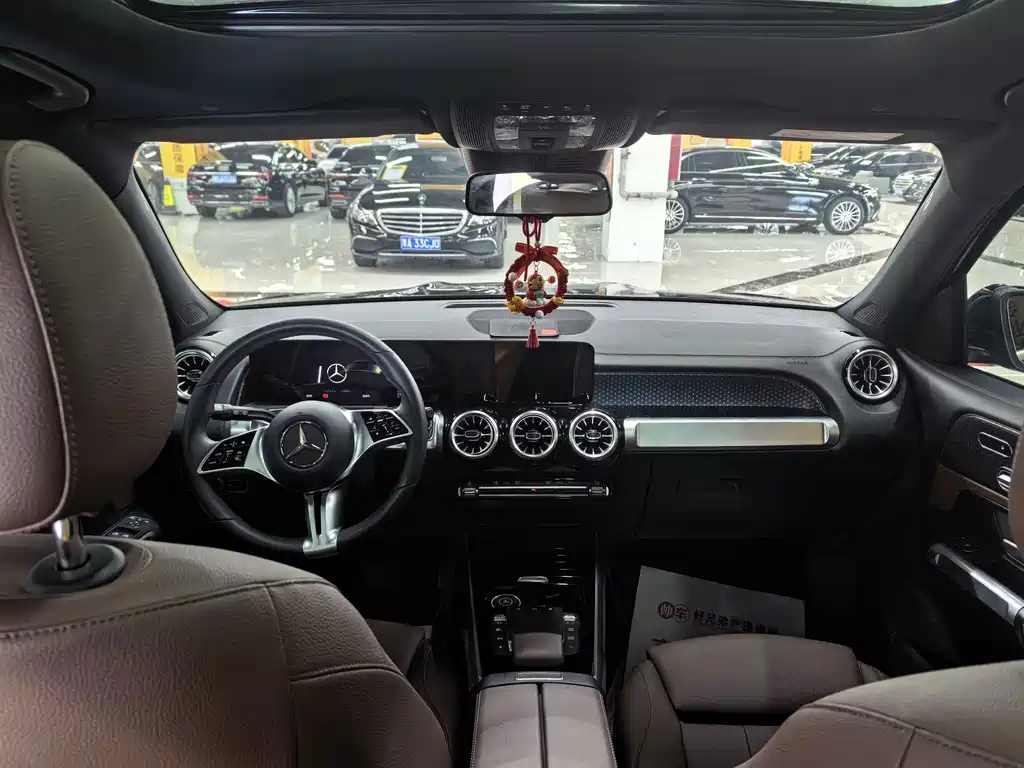 Mercedes-Benz GLB — миниатюра 8