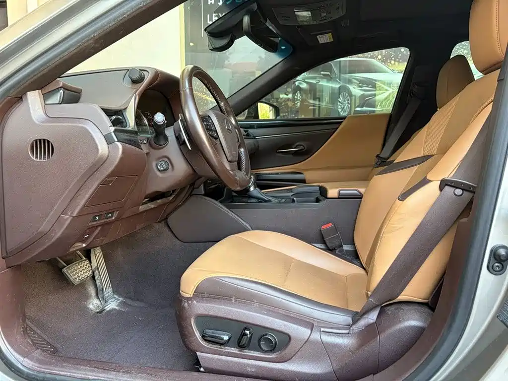 Lexus ES — миниатюра 10