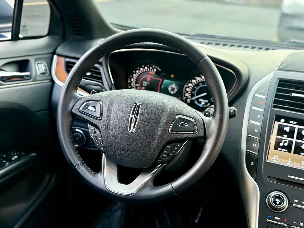 Lincoln MKC — миниатюра 17