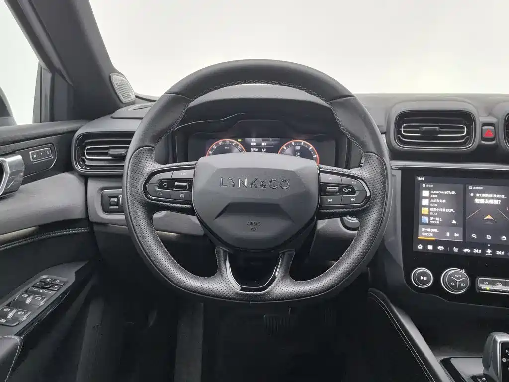 Lynk & Co 02 Hatchback — миниатюра 11