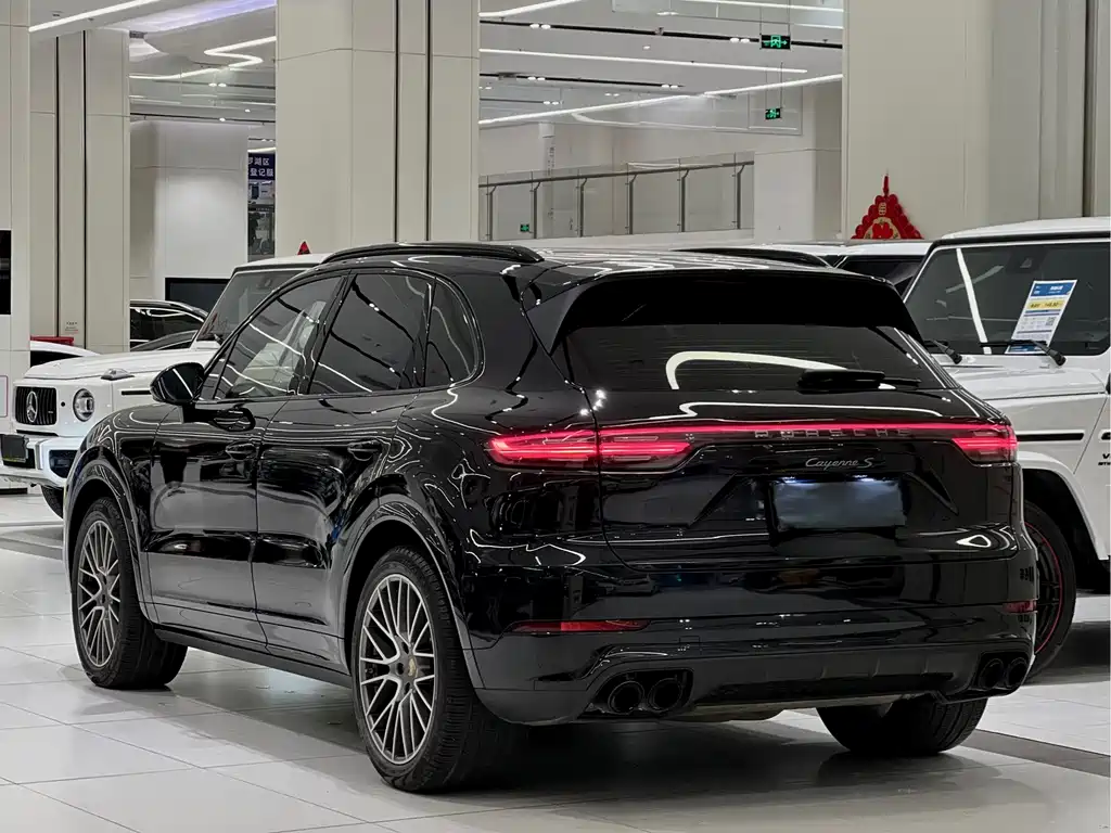 PORSCHE CAYENNE