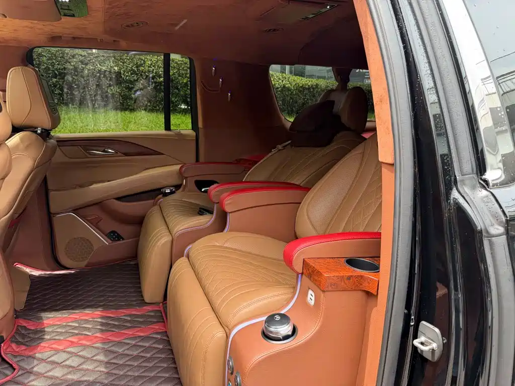 Cadillac Escalade — миниатюра 10