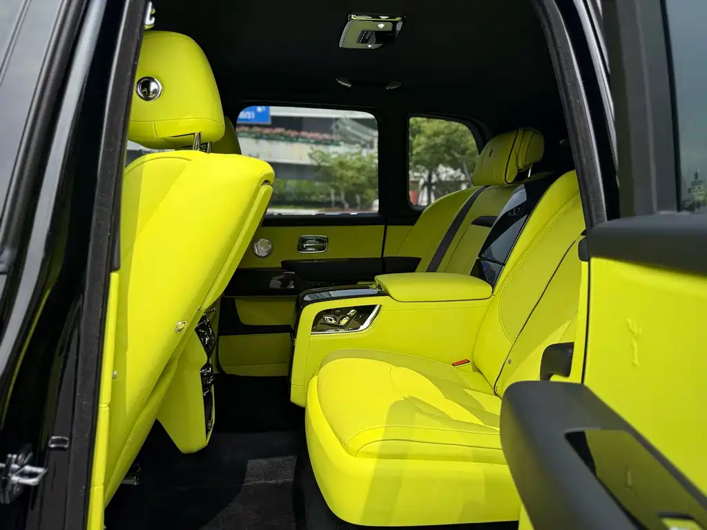 Rolls-Royce Cullinan — миниатюра 15