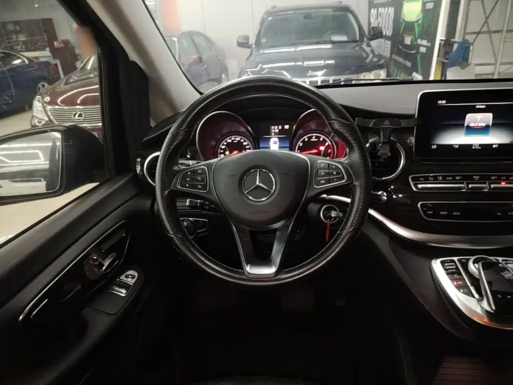 Mercedes-Benz V-Class — миниатюра 11