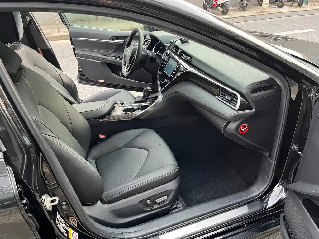 Toyota Camry — миниатюра 9