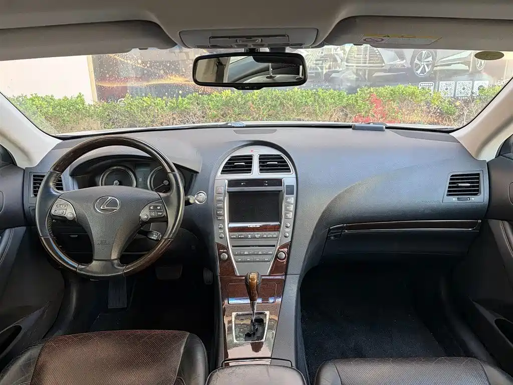 Lexus ES — миниатюра 13