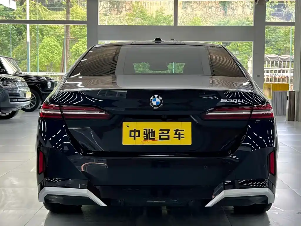 BMW 5 Series — миниатюра 6