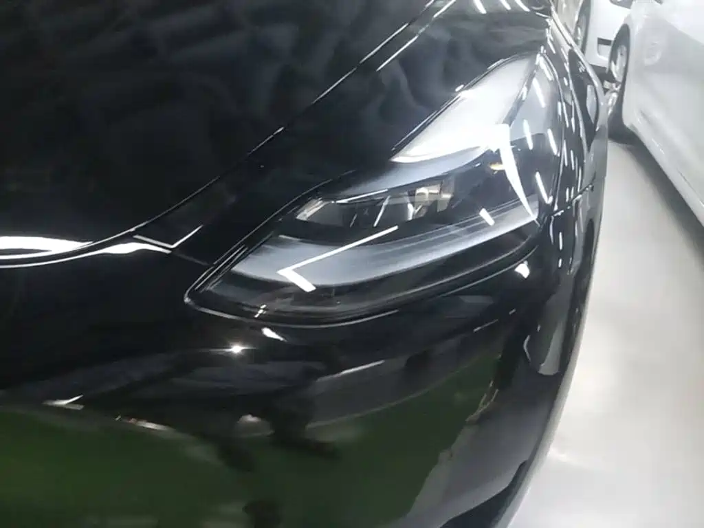 Tesla Model Y — миниатюра 24