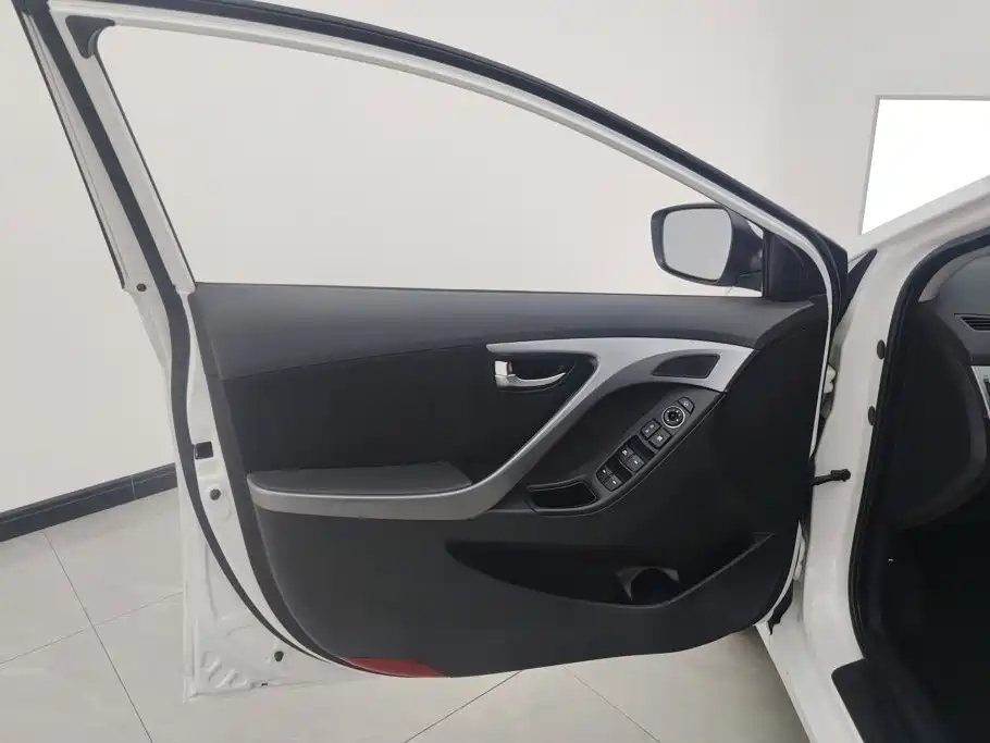Hyundai Elantra Langdong — миниатюра 7