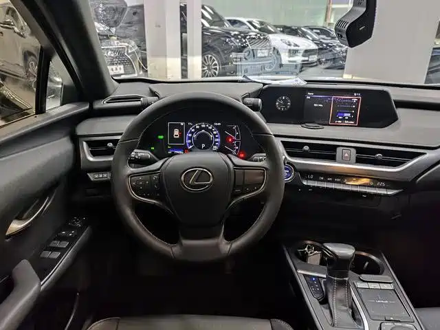 Lexus UX — миниатюра 13