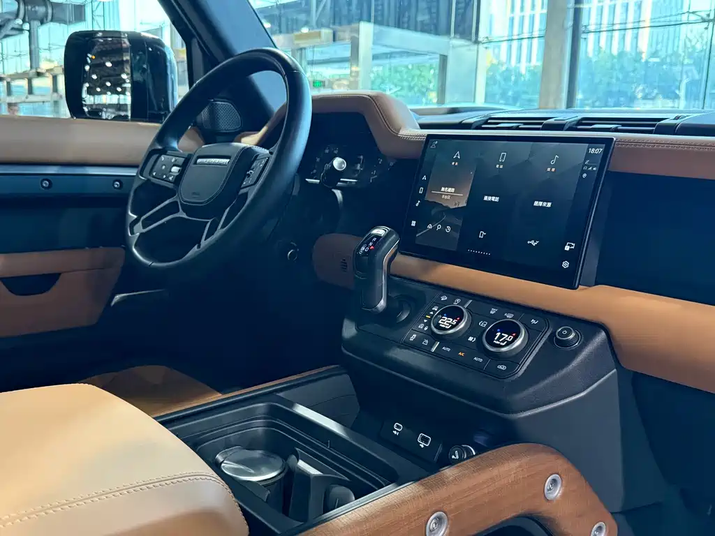Land Rover Defender — миниатюра 9